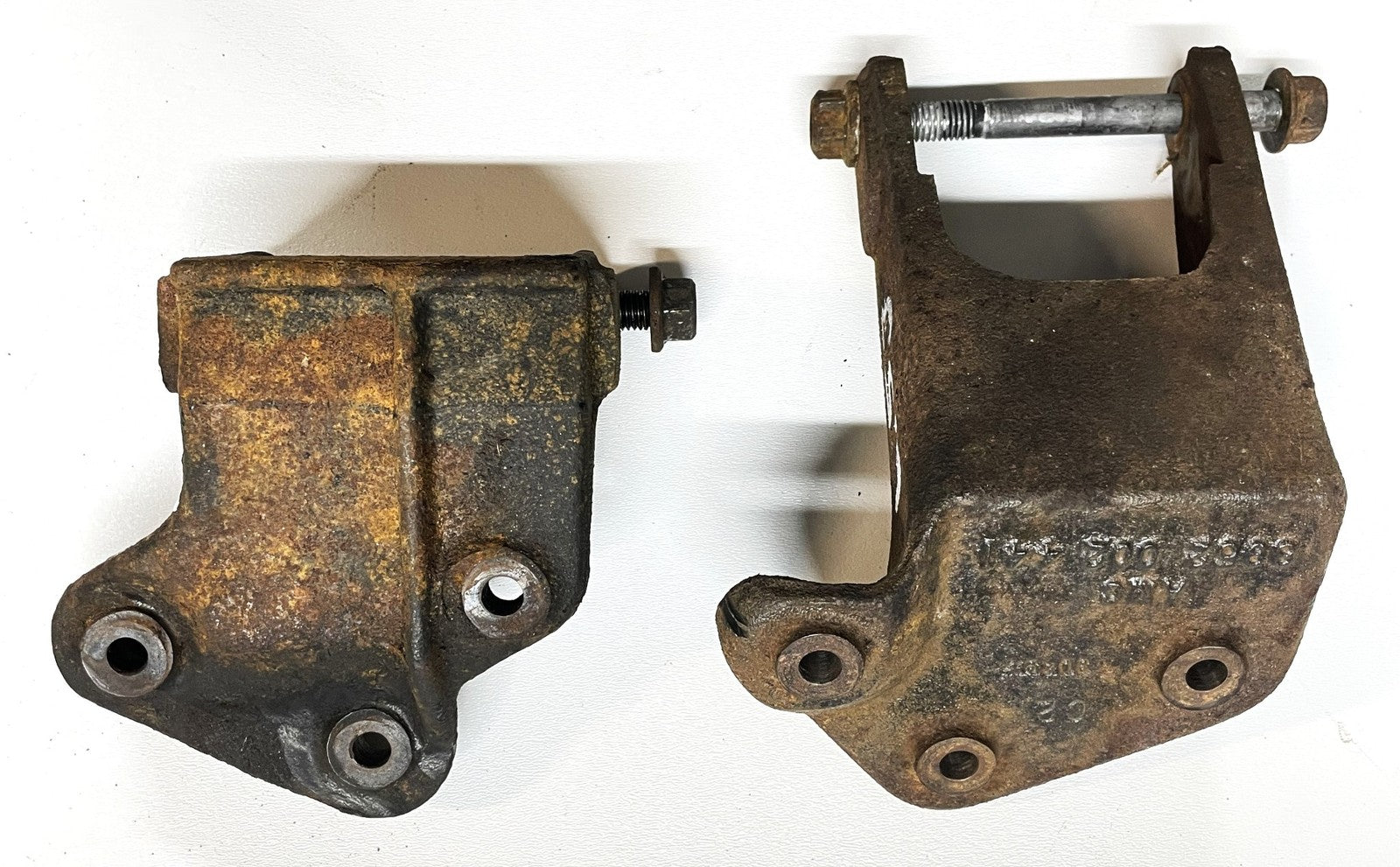 Jeep YJ 4.2 motor mounts bracket 258 engine Left and Right side 87-90 Wrangler