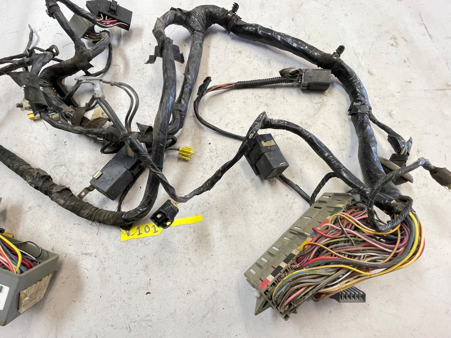 2000 Jeep TJ Wrangler Dash Wire Harness wiring P56009508AJ fuse block