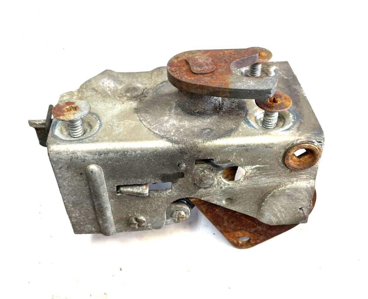 Jeep Grand Wagoneer Door linkage Striker latch Passenger Right side handle