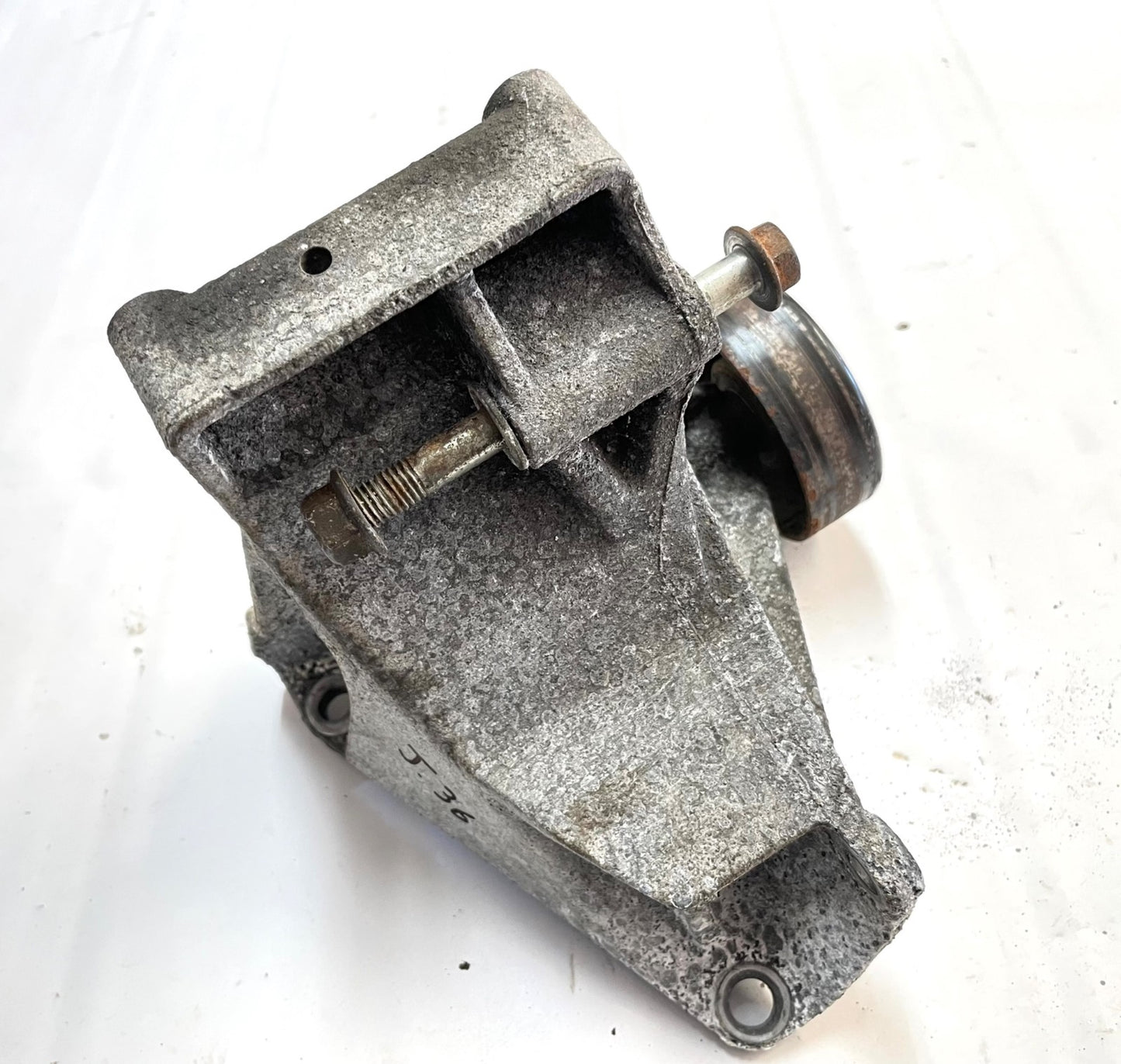 Engine Alternator Bracket Jeep Wrangler YJ (91-95) 53007602 fits 2.5 4.0 Motor