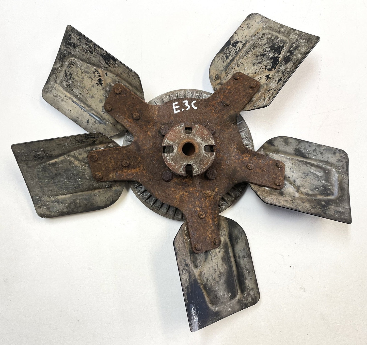 Jeep YJ Wrangler six cylinder factory cooling fan has CLUTCH 4.2 258ci 3237182