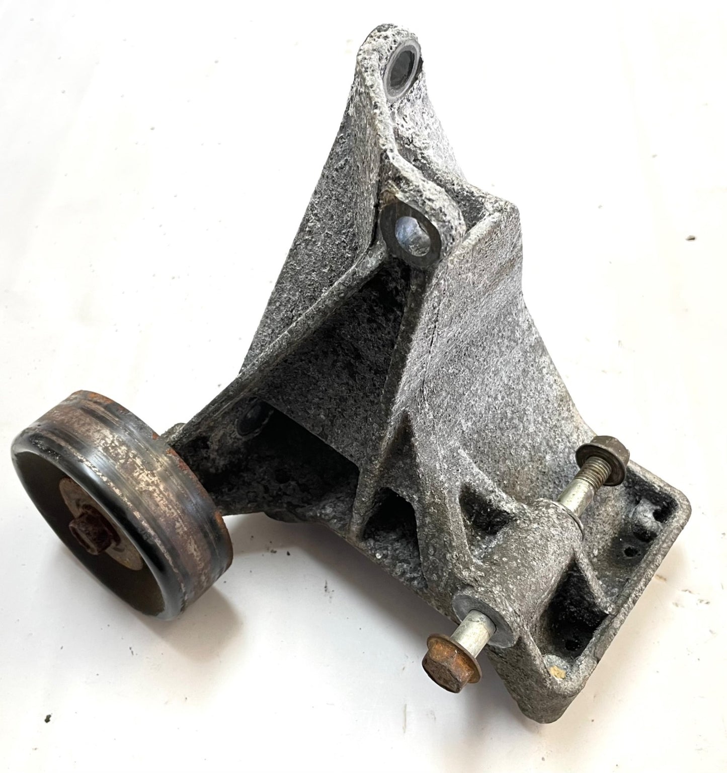 Engine Alternator Bracket Jeep Wrangler YJ (91-95) 53007602 fits 2.5 4.0 Motor