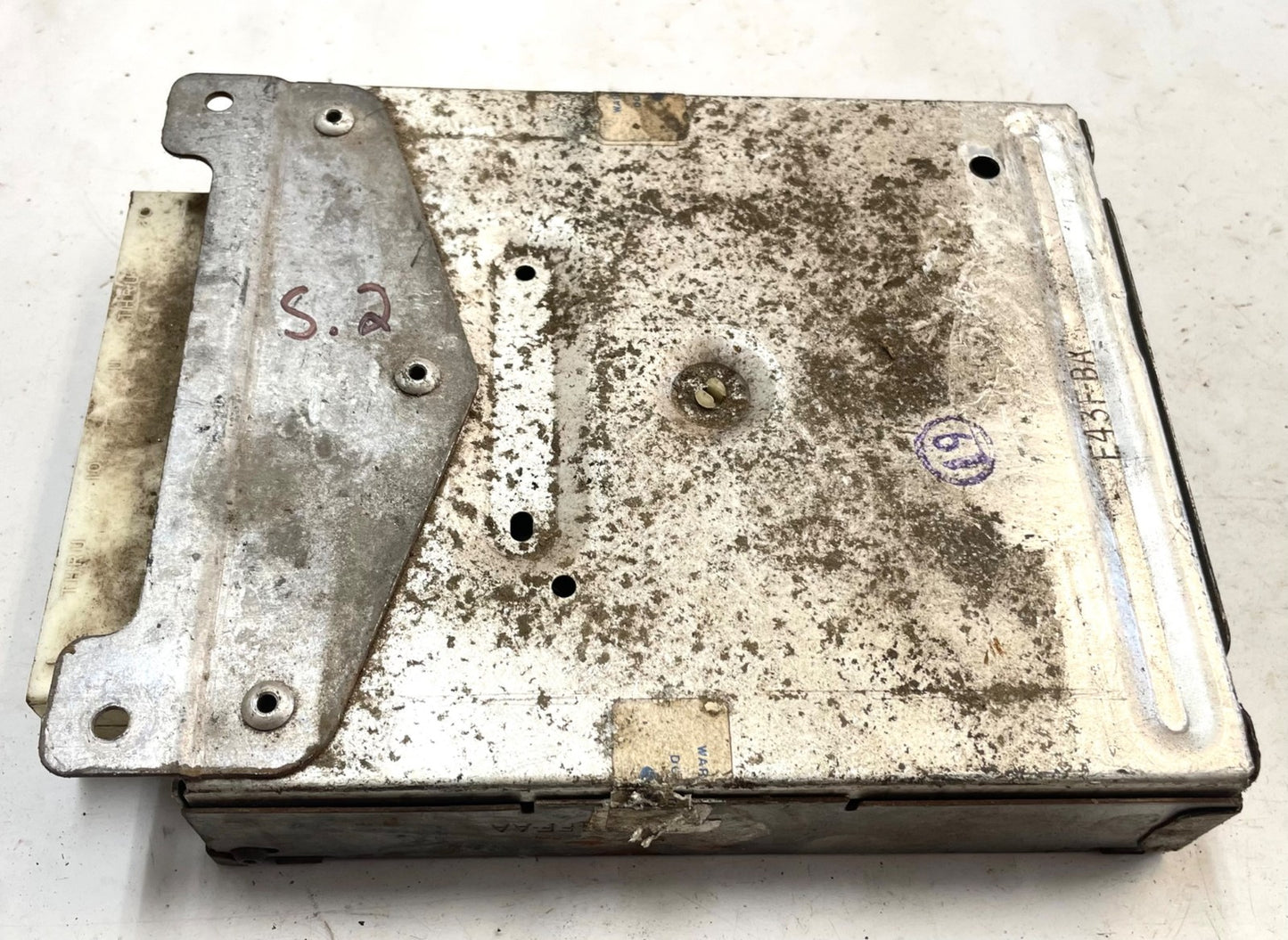 Jeep YJ CJ7 4.2 Engine Computer 6 cylinder ECU ECM 8933001749 E4FF-12A651-PA