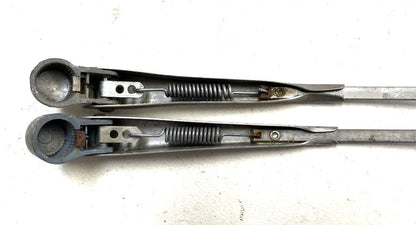 windshield wiper arms fits 76-86 Jeep CJ5 CJ7 CJ8 Used Pair FREE SHIP