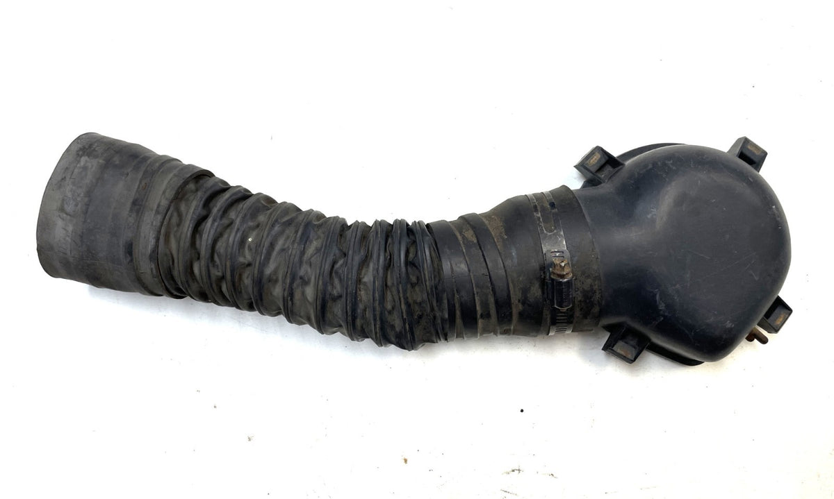 Jeep Wrangler YJ 4 cylinder 2.5 TBI throttle body to air cleaner lid hose  87-90