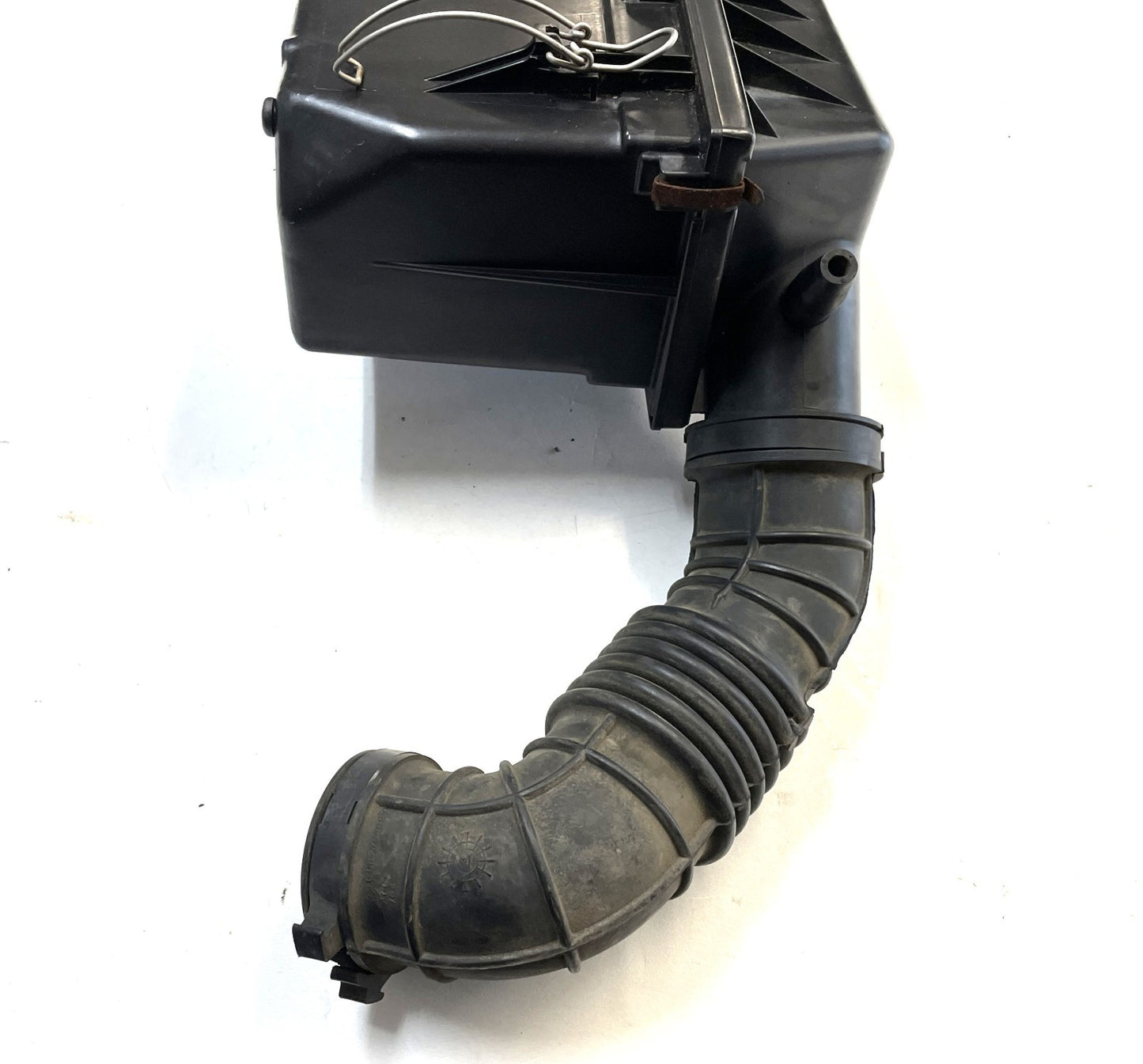 Jeep YJ 2.5 four cylinder Air Cleaner Air Filter Box Intake fits 91-95 Wrangler