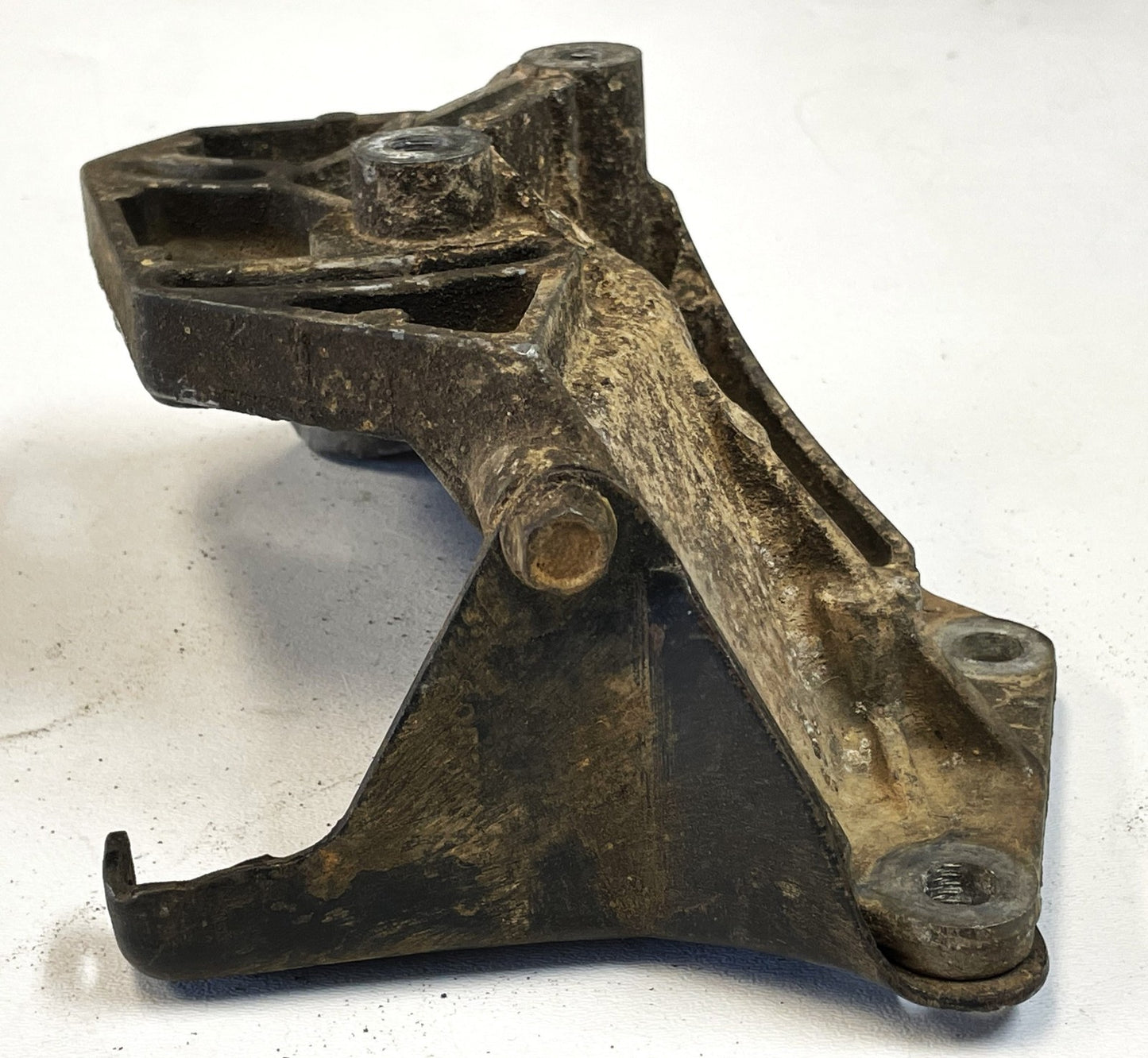 Jeep 4.0 Power Steering Bracket 8953002910-D fits 87-90 XJ Cherokee MJ Comanche
