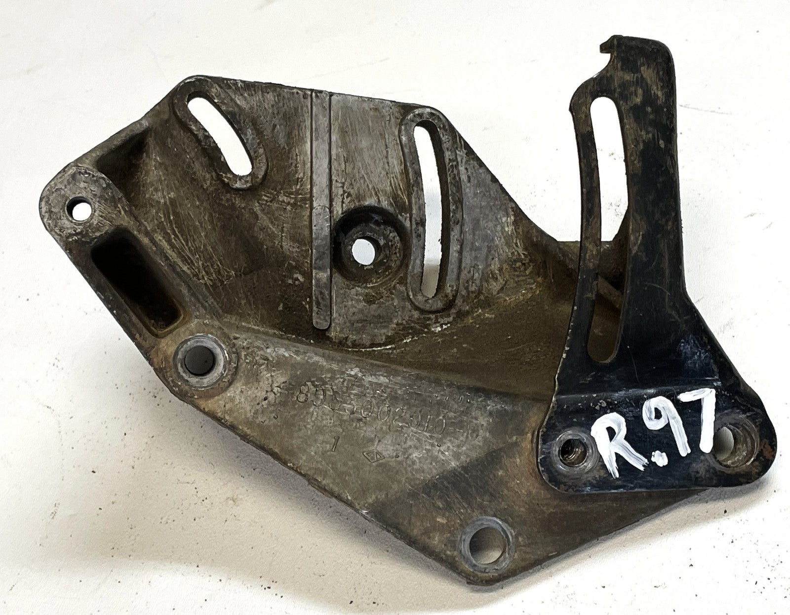 Jeep 4.0 Power Steering Bracket 8953002910-D fits 87-90 XJ Cherokee MJ Comanche