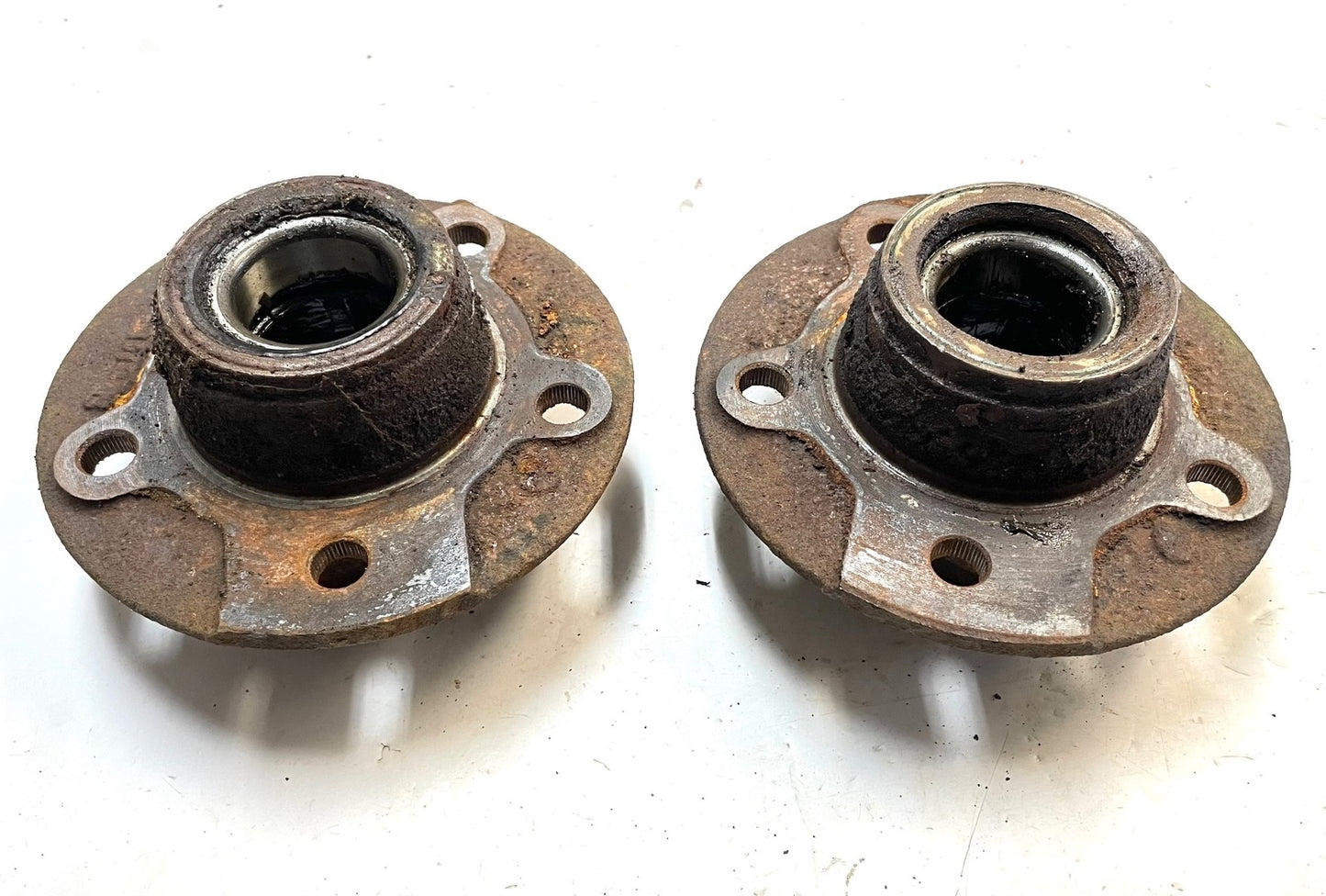 Jeep CJ disc brake bearing hub Dana 30 fits 81-86 CJ5 CJ7 5 bolt hubs (pair)