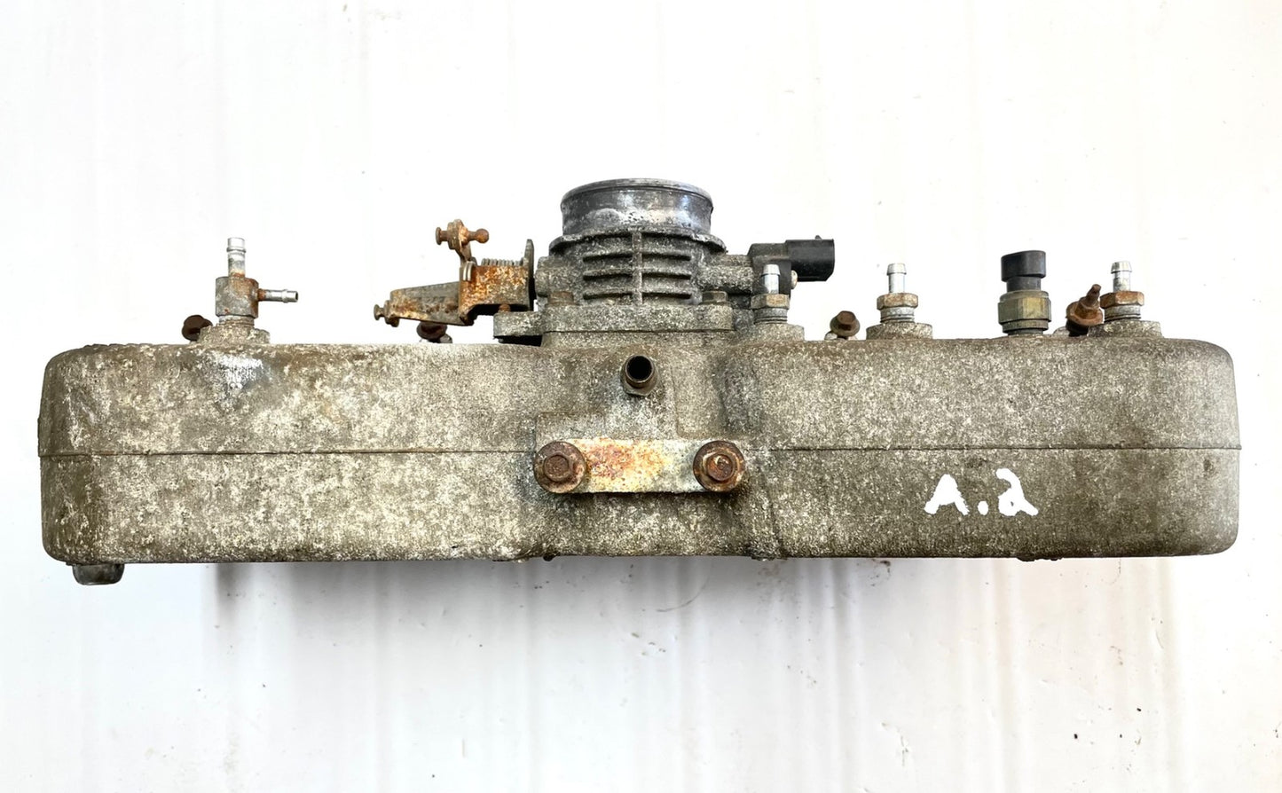 Jeep Wrangler YJ XJ 91-95 4.0 Intake Manifold 33007067  throttle body !