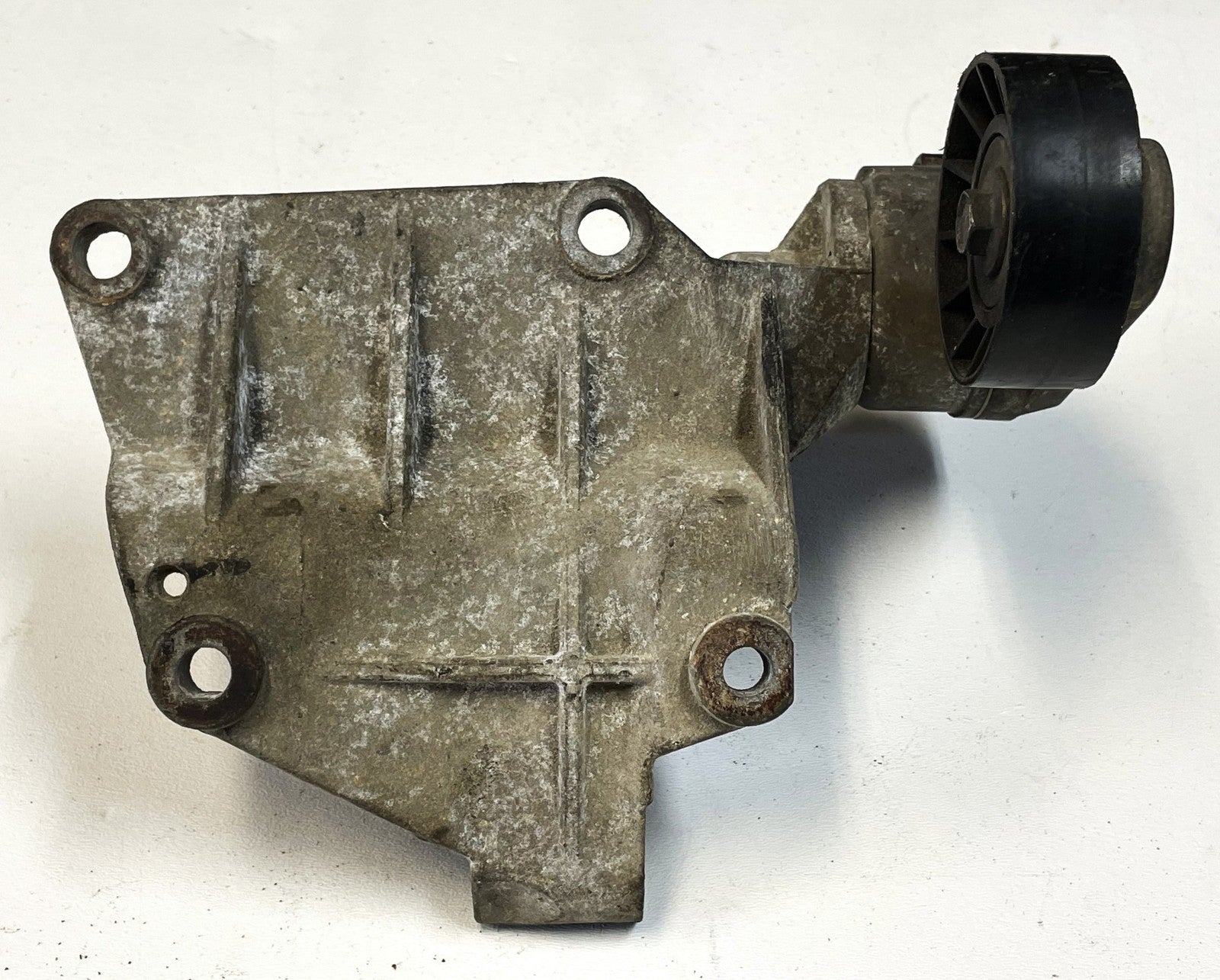 4.0 Jeep TJ Wrangler 00-06 Belt Tensioner Alternator Engine Bracket Idler Pulley