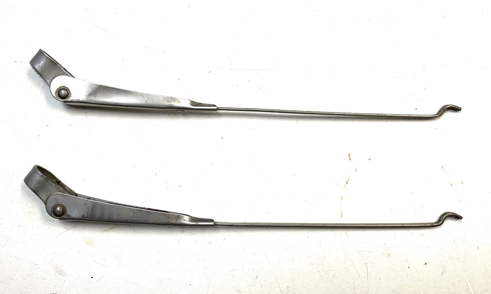 windshield wiper arms fits 76-86 Jeep CJ5 CJ7 CJ8 Used Pair