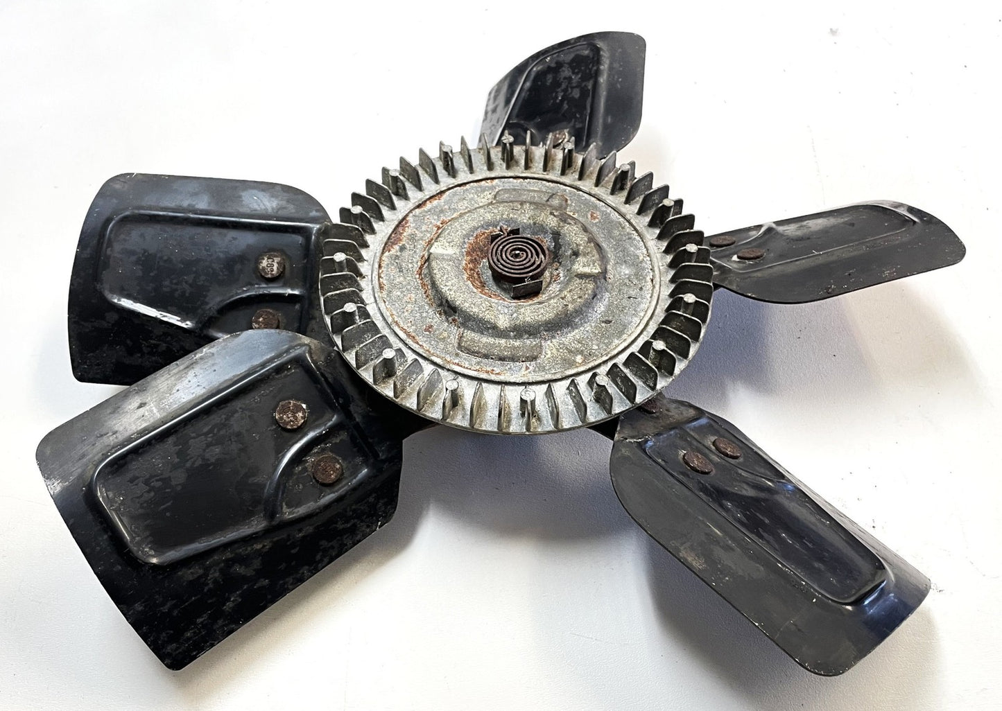 Jeep YJ Wrangler six cylinder factory cooling fan has CLUTCH 4.2 258ci 3237182