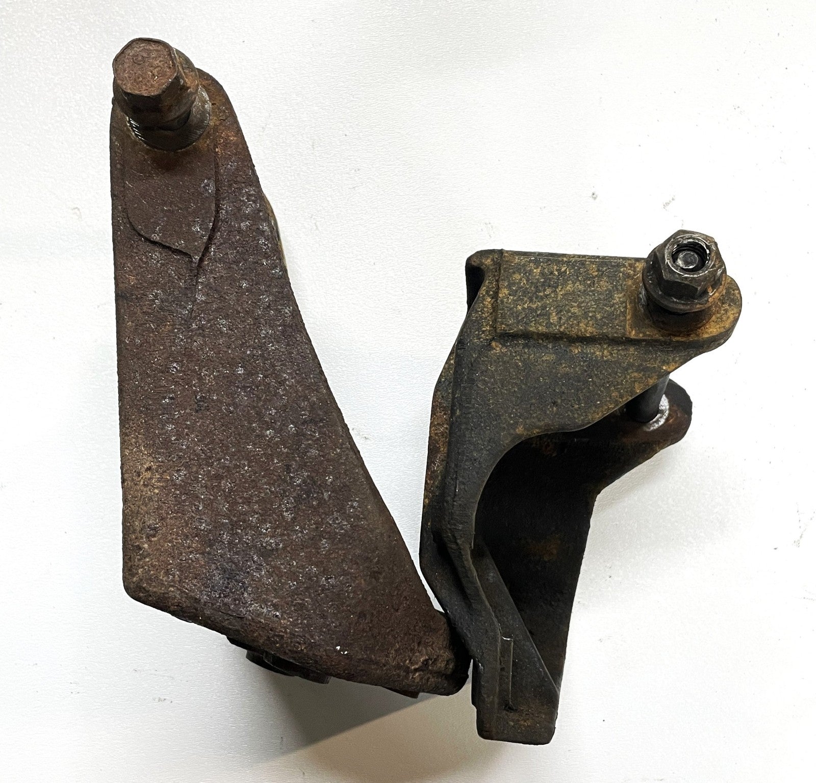 Jeep YJ 4.2 motor mounts bracket 258 engine Left and Right side 87-90 Wrangler