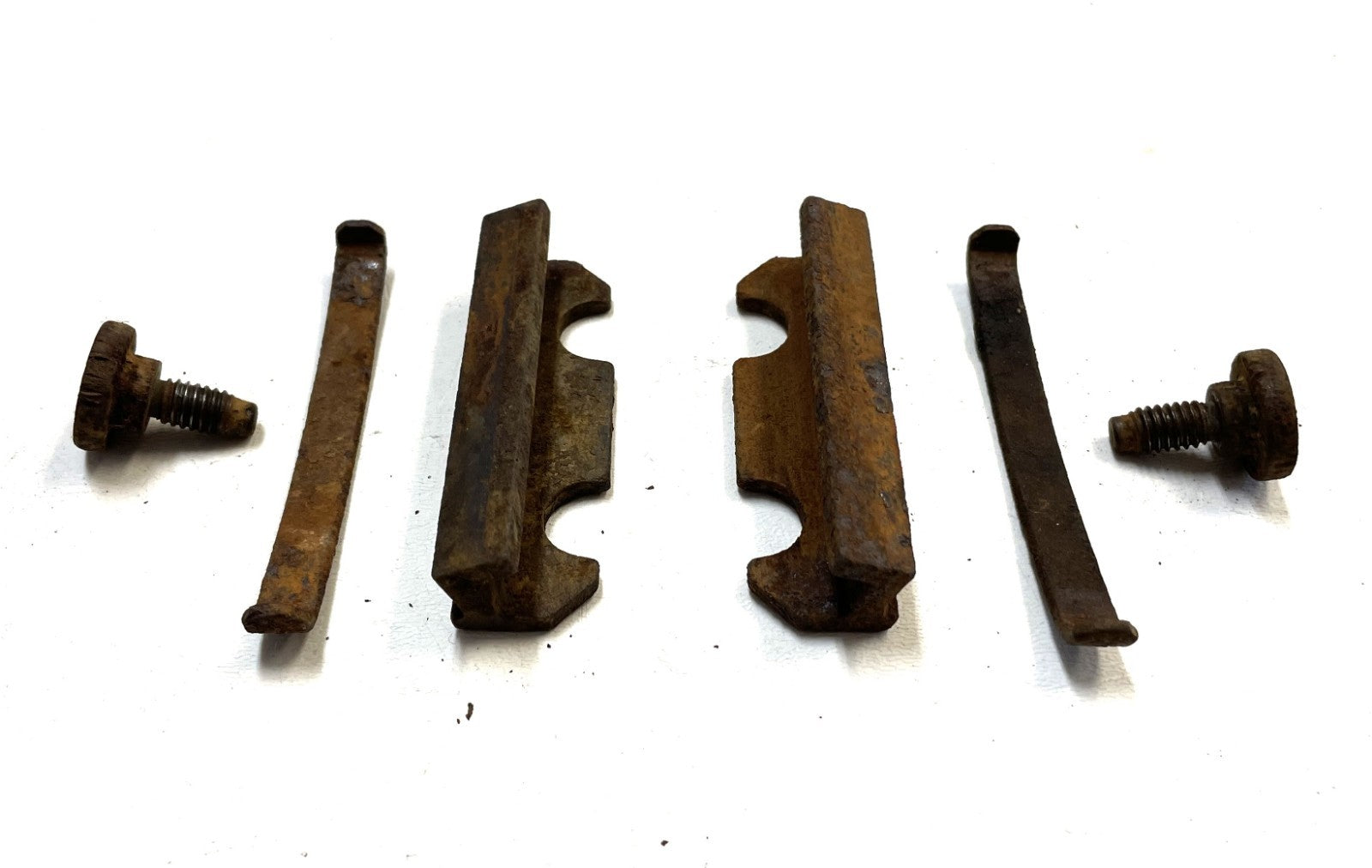 Jeep CJ Disc Brake Caliper Retainer Bracket w/ screws CJ5 CJ7 CJ8 AMC 78-81 Pair