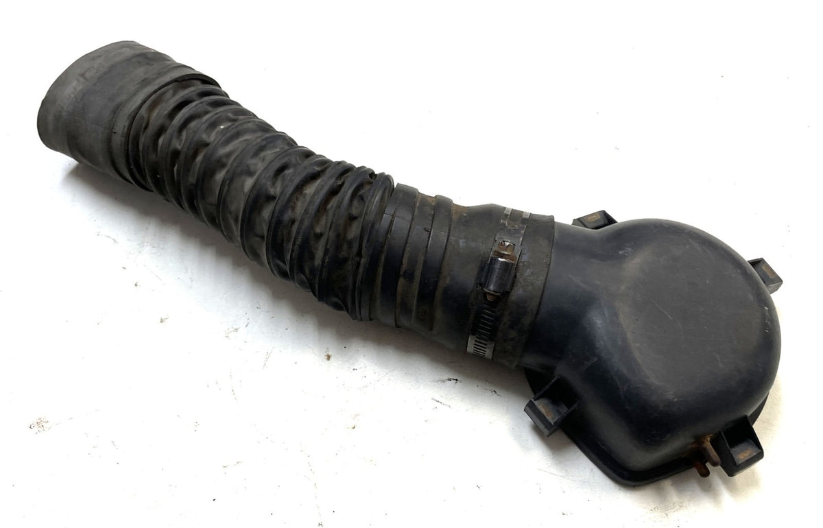 Jeep Wrangler YJ 4 cylinder 2.5 TBI throttle body to air cleaner lid hose  87-90