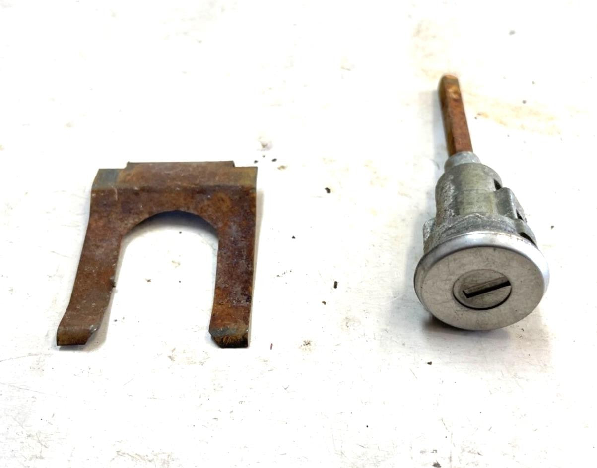 Jeep Grand Wagoneer Door linkage Striker latch Passenger Right side handle
