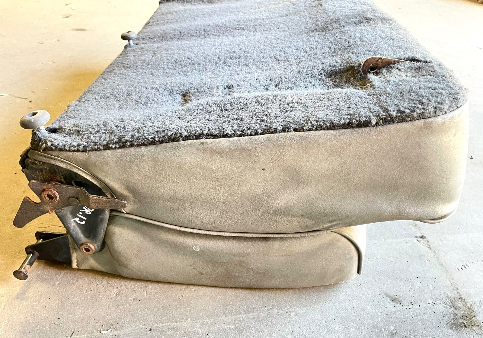 Jeep YJ Wrangler back seat with brackets factory folding CJ7 grey fold n tumble