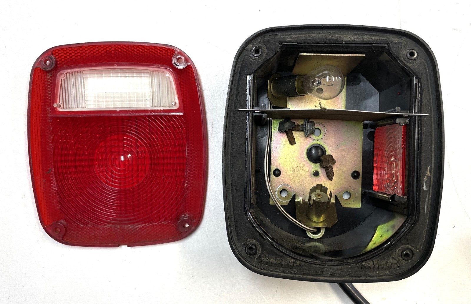 Jeep YJ TJ Wrangler Tail Light Taillight Passenger Side Right Fits 91 - 97