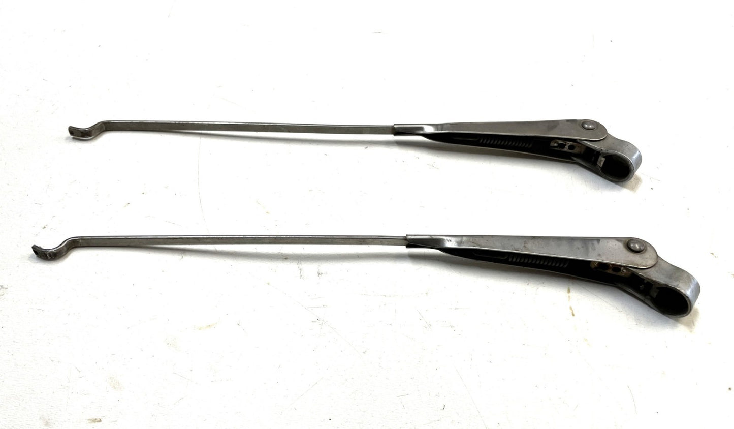 windshield wiper arms fits 76-86 Jeep CJ5 CJ7 CJ8 Used Pair