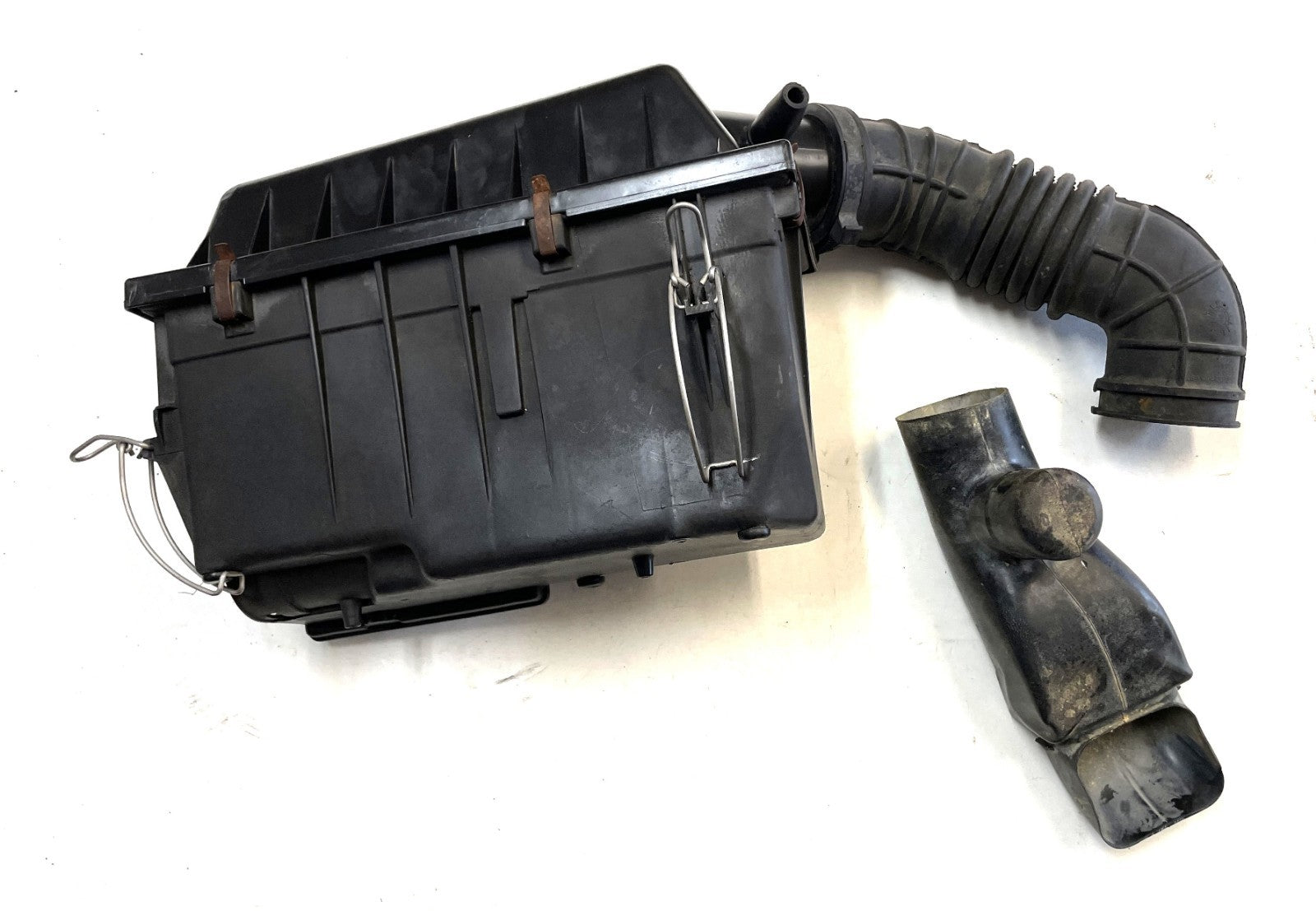 Jeep YJ 2.5 Four Cylinder Air Cleaner Filter Box Intake Tube Fits 91-95 Wrangler