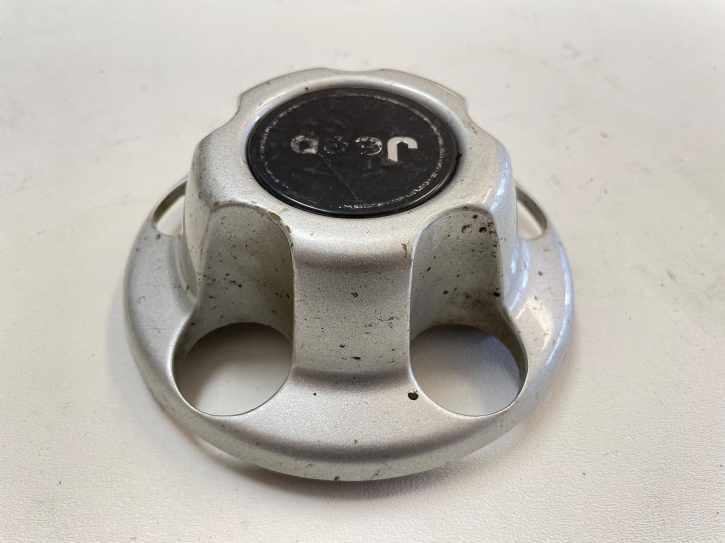 Jeep YJ TJ factory wheel center cap 52057619  silver grey 52057618