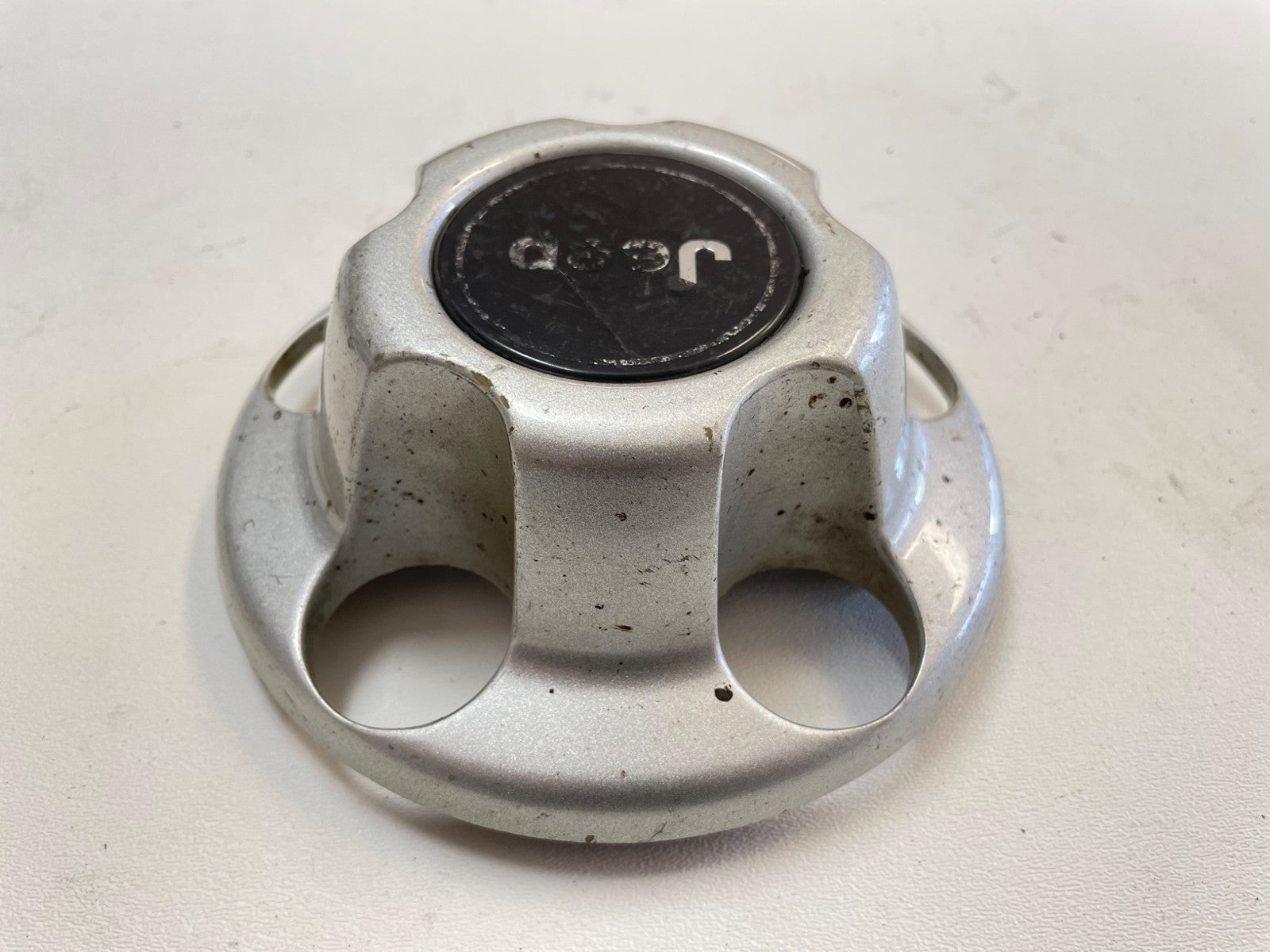 Jeep YJ TJ factory wheel center cap 52057619  silver grey 52057618