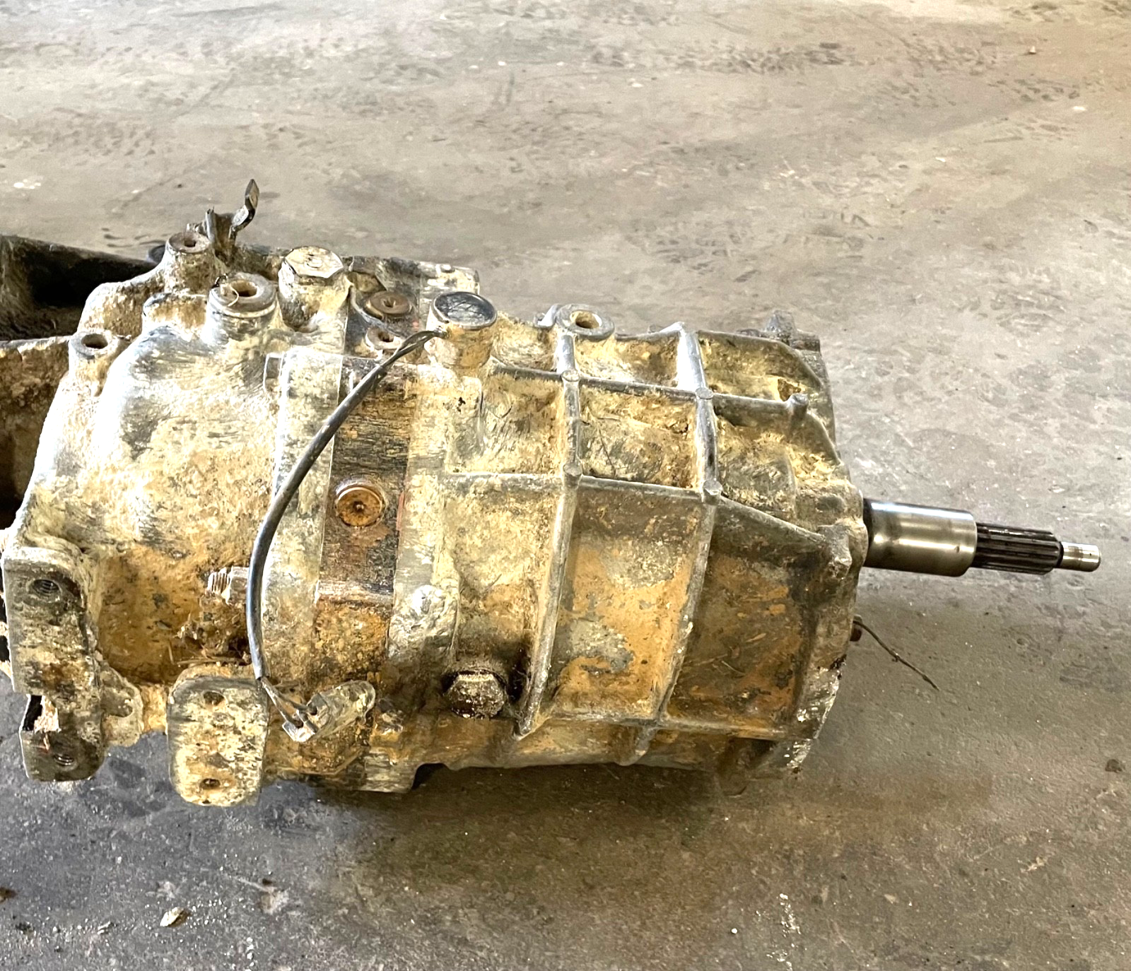 JEEP YJ TJ AX5 five speed Manual Transmission 2.5 Liter 4 cylinder 52108049