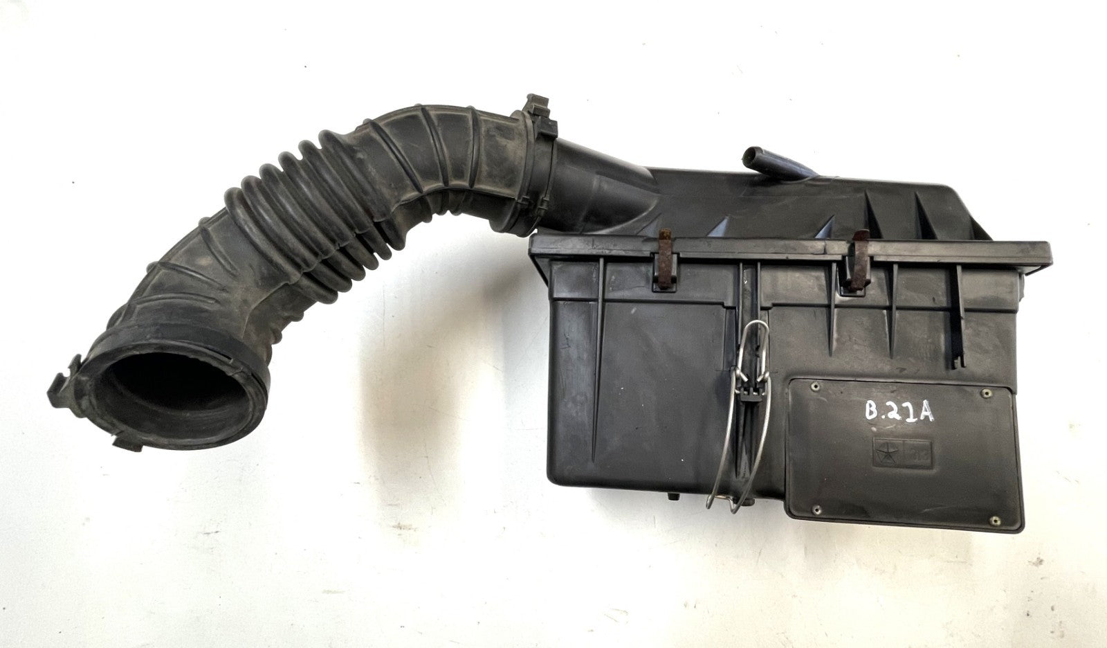 Jeep YJ 2.5 four cylinder Air Cleaner Air Filter Box Intake fits 91-95 Wrangler