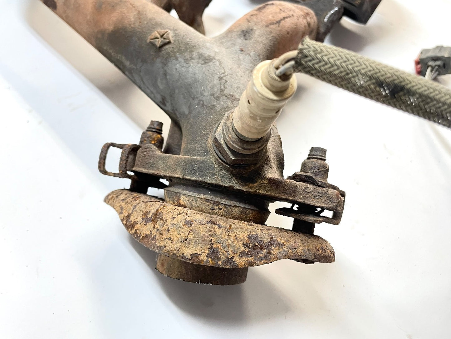Exhaust Manifold For 00-06 Jeep Wrangler TJ 4.0 six cylinder 53010195 53010198