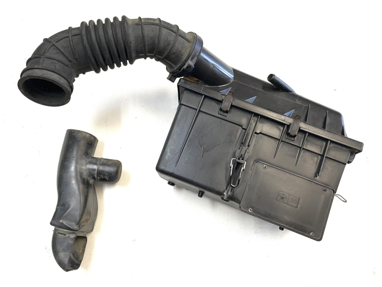 Jeep YJ 2.5 Four Cylinder Air Cleaner Filter Box Intake Tube Fits 91-95 Wrangler