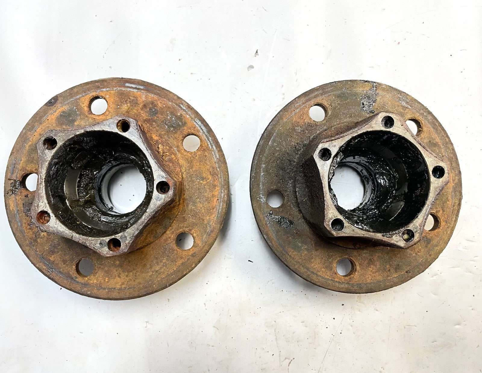 Jeep CJ disc brake bearing hub Dana 30 fits 81-86 CJ5 CJ7 5 bolt hubs (pair)