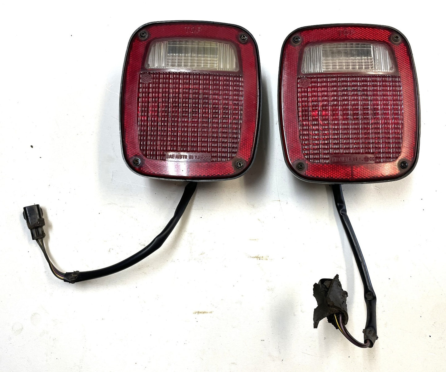 98-06 Jeep TJ Taillights Left Right Driver Passenger Wrangler Tail Lights