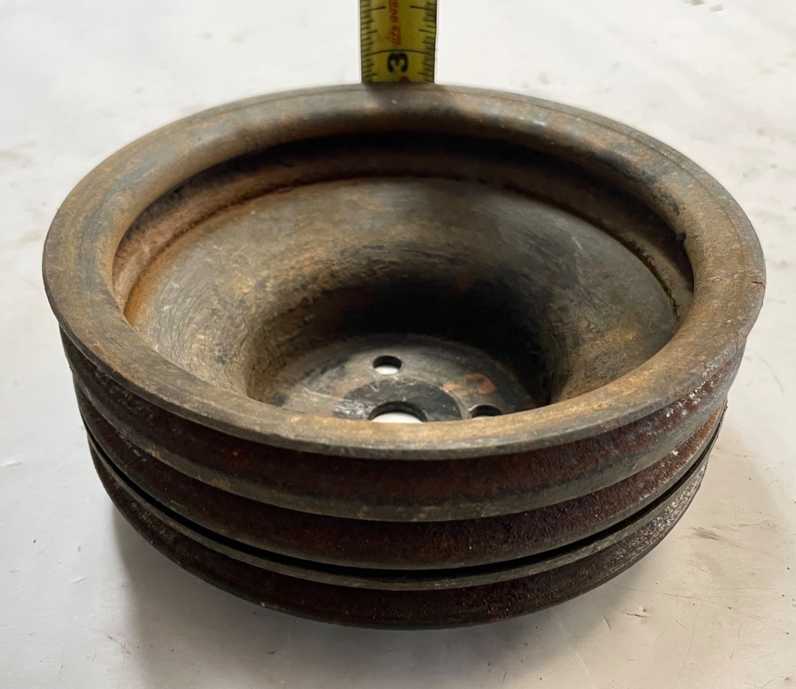 Jeep  CJ  Wagoneer  J10 AMC V8 304 360 401  3 Groove Water Pump Pulley 3227673