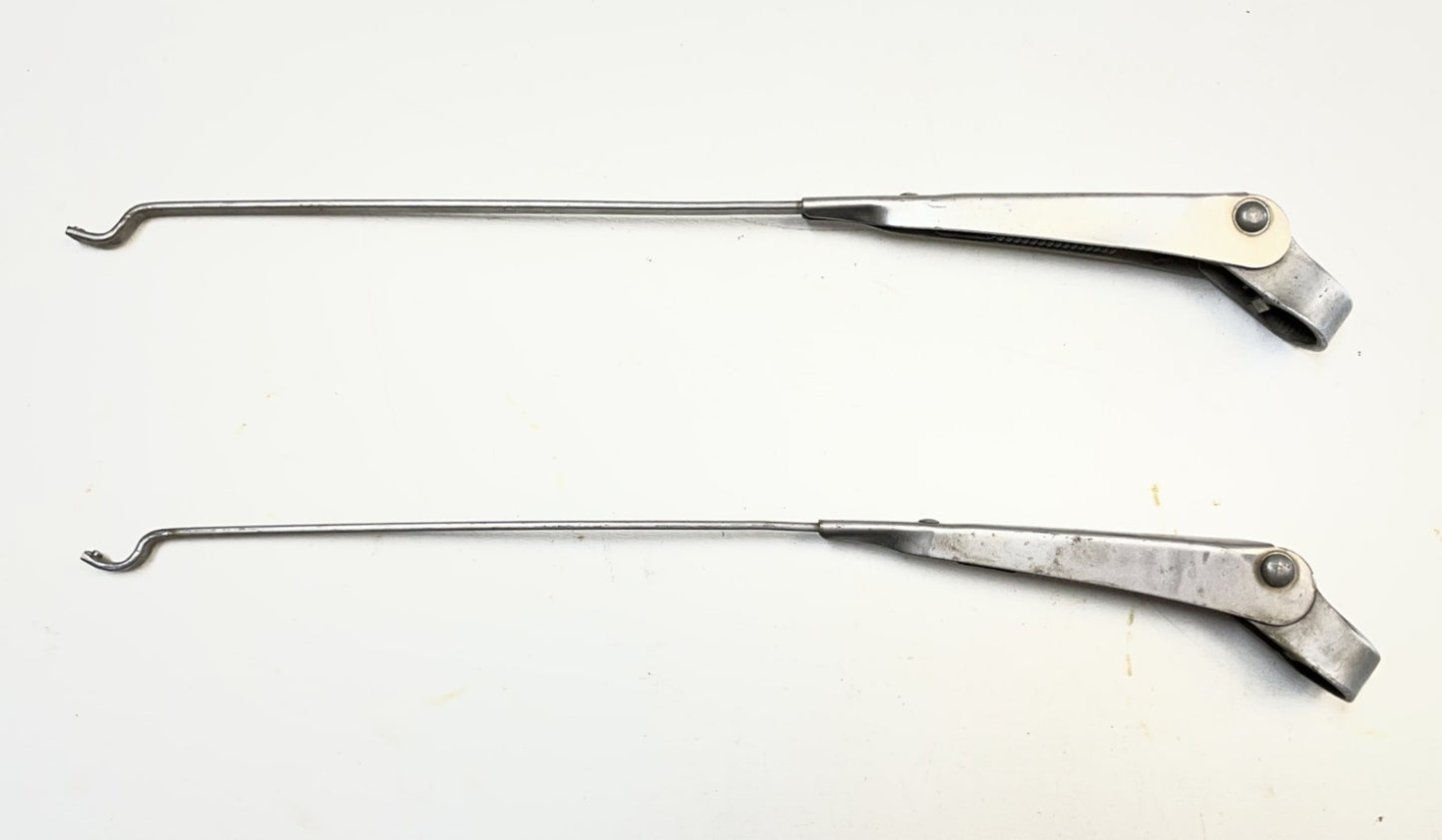 windshield wiper arms fits 76-86 Jeep CJ5 CJ7 CJ8 Used Pair