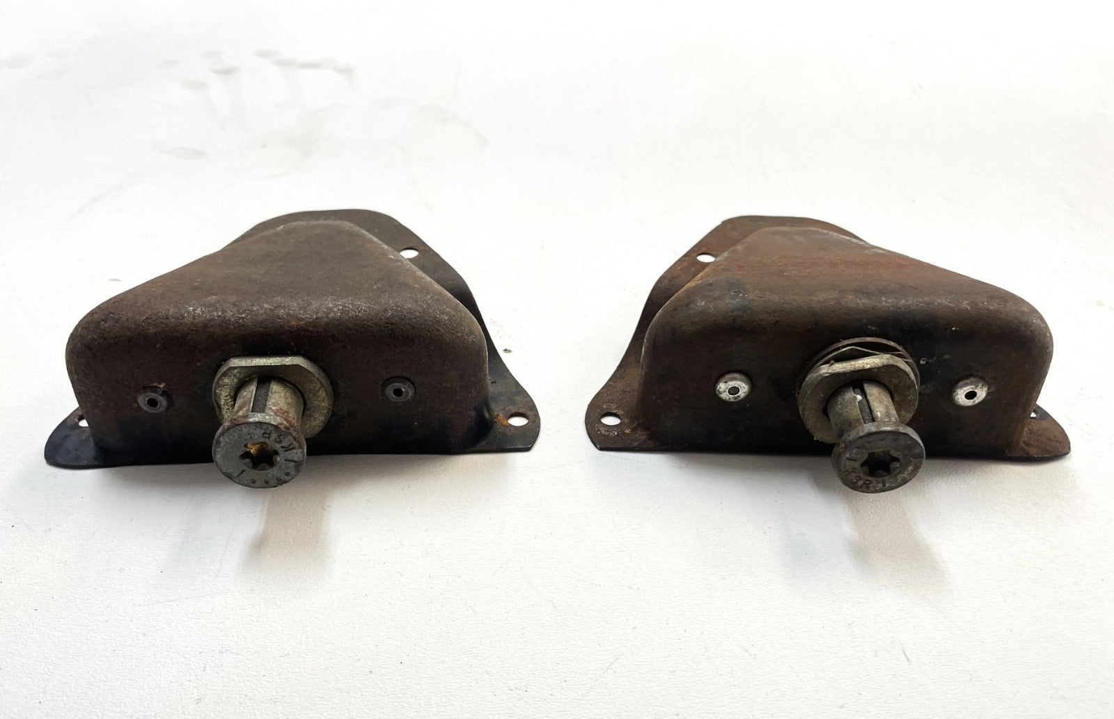 Jeep YJ CJ7 Door Strikers Striker Set Latch Pin Left Right 81-95 CJ Wrangler
