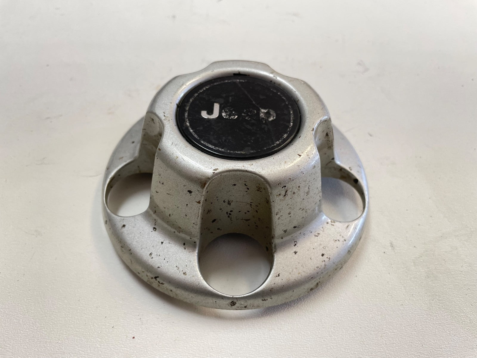 Jeep YJ TJ factory wheel center cap 52057619  silver grey 52057618