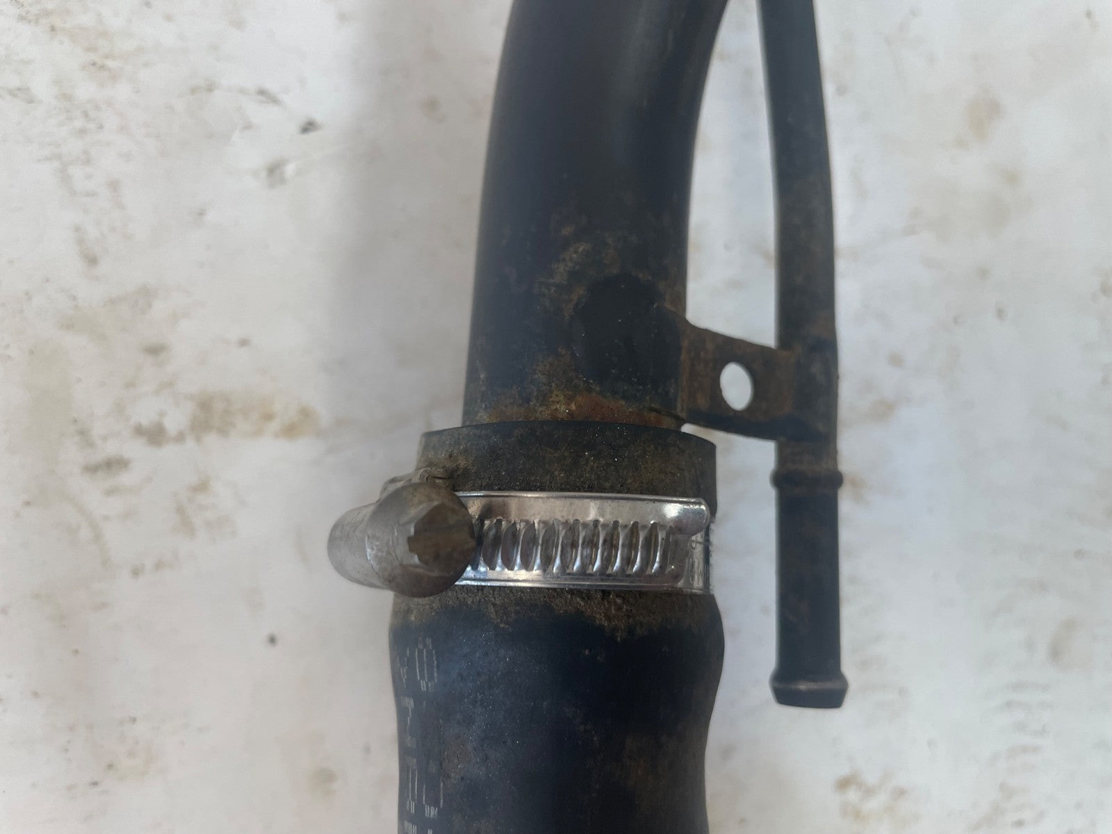 03-06 Jeep Wrangler TJ Fuel Filler Neck Gas Tank Fill Hose Nozzle 52100495AK