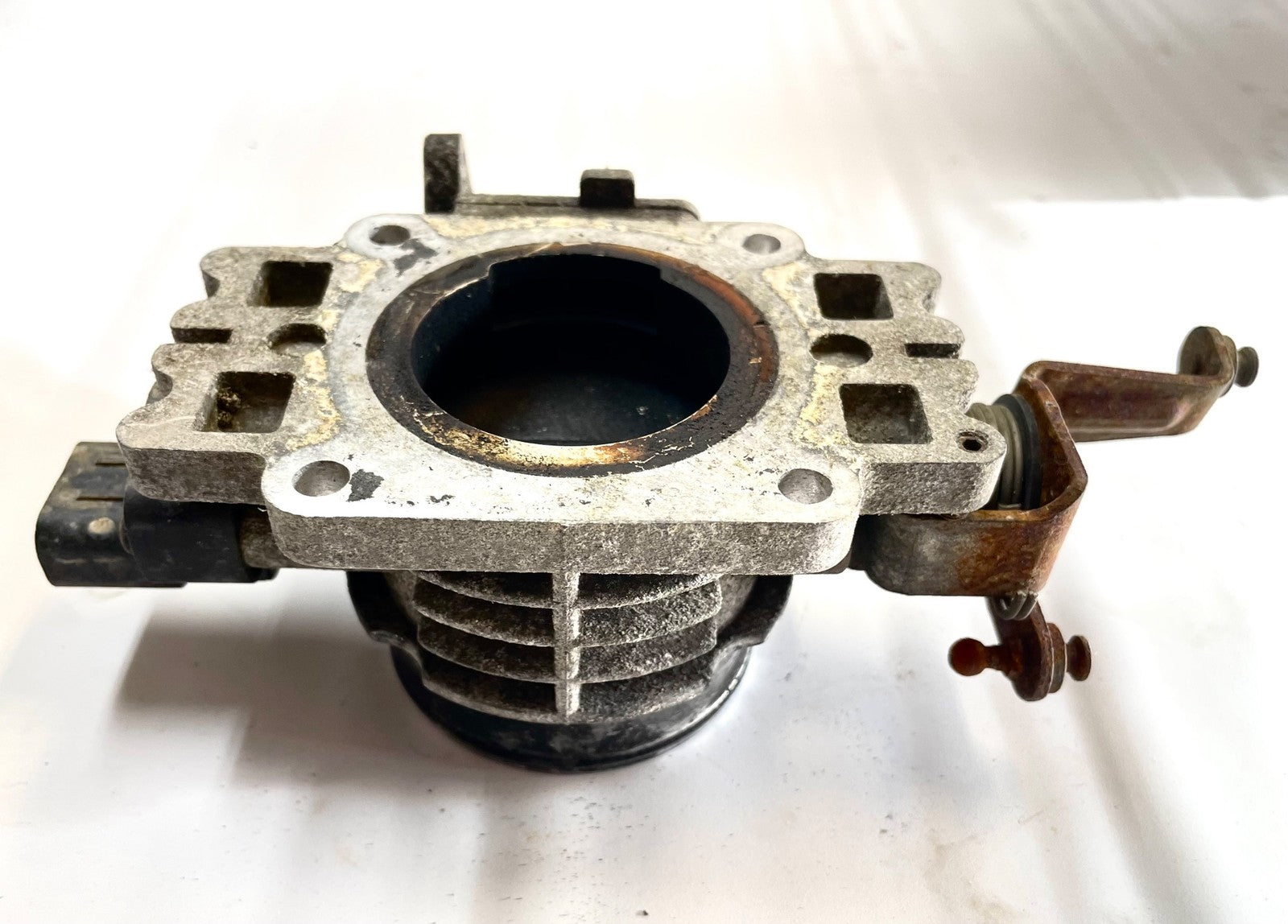 91-95 Jeep Wrangler YJ 4 Cylinder 2.5 L Throttle Body 53030843 2.5L 6 cyl OEM