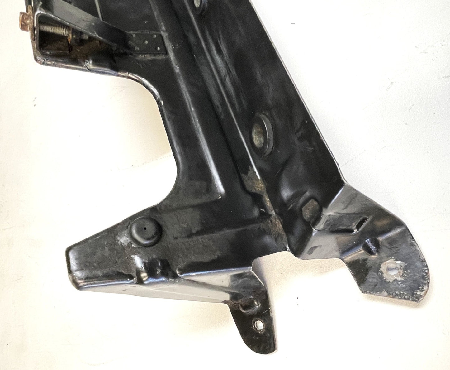 Jeep YJ Wrangler 2.5 air cleaner filter box mount bracket 4 cylinder 87-90