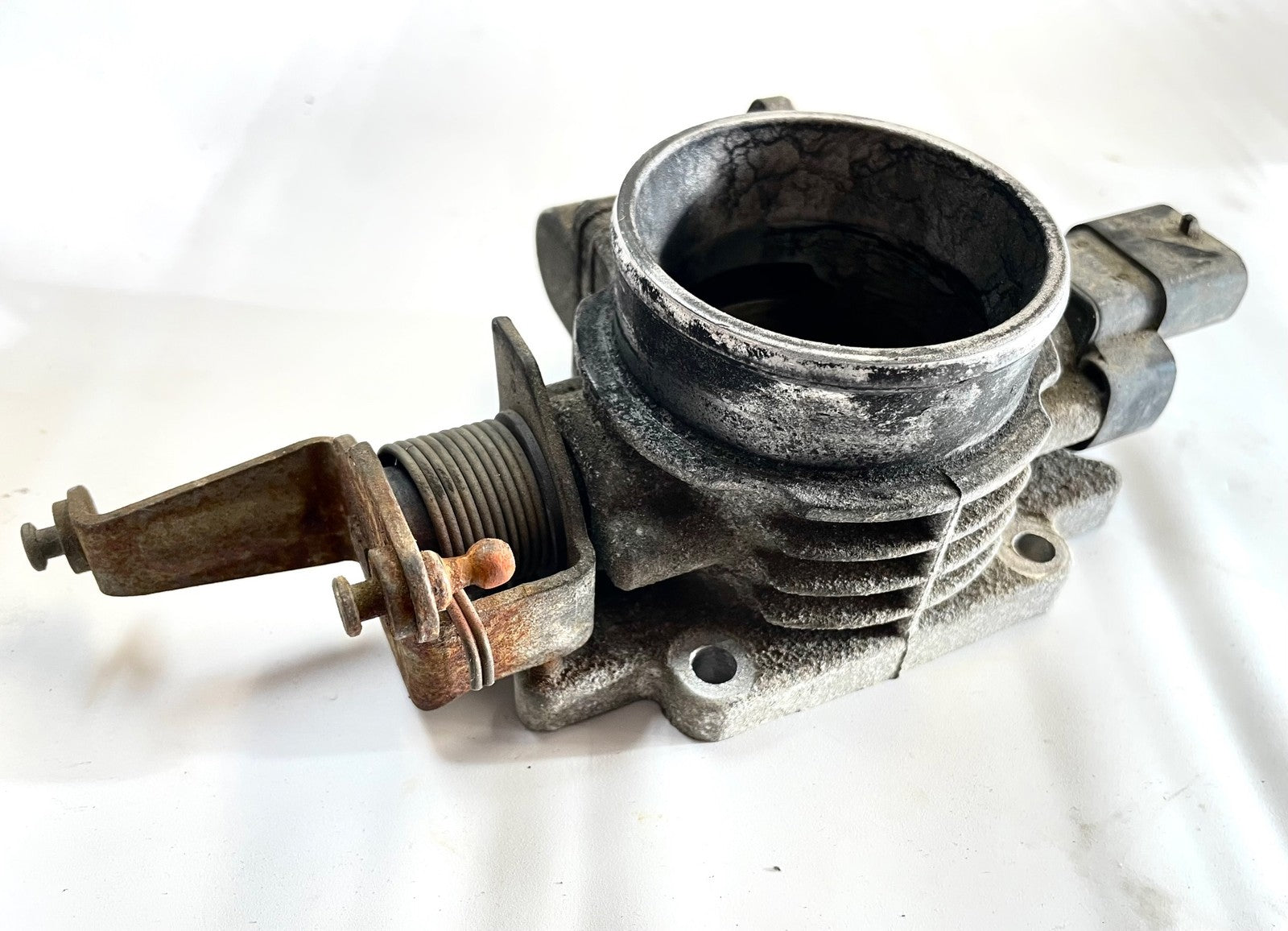 91-95 Jeep Wrangler YJ 4 Cylinder 2.5 L Throttle Body 53030843 2.5L 6 cyl OEM