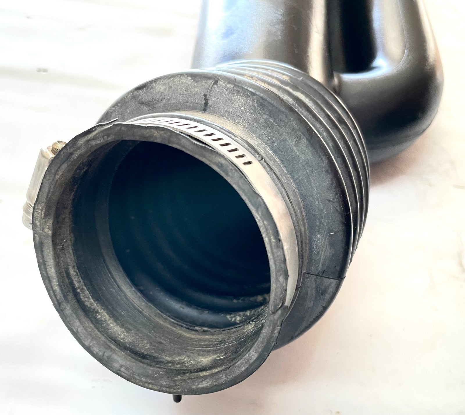 Jeep TJ Air cleaner intake tube hose 97-02 4 cylinder Wrangler filter box 2.5