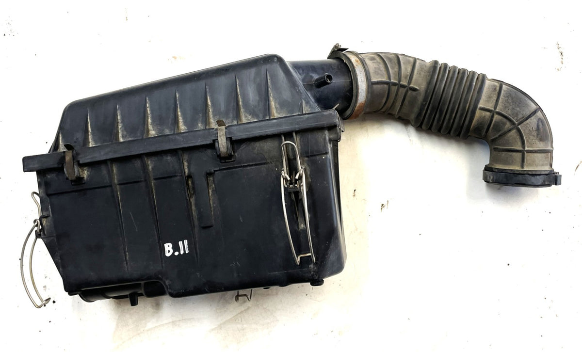 Jeep YJ 2.5 four cylinder Air Cleaner Air Filter Box Intake fits 91-95 Wrangler