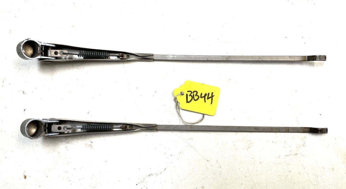 windshield wiper arms fits 76-86 Jeep CJ5 CJ7 CJ8 Used Pair FREE SHIP