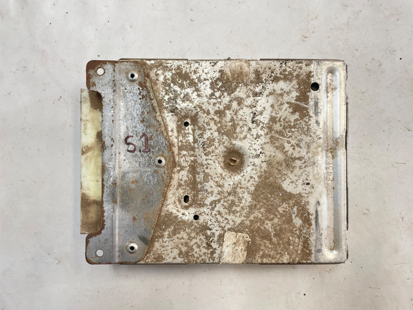Jeep XJ Cherokee 2.5 Engine Computer 6 cylinder  ECM 8953001948 E5FF-12A651-CA