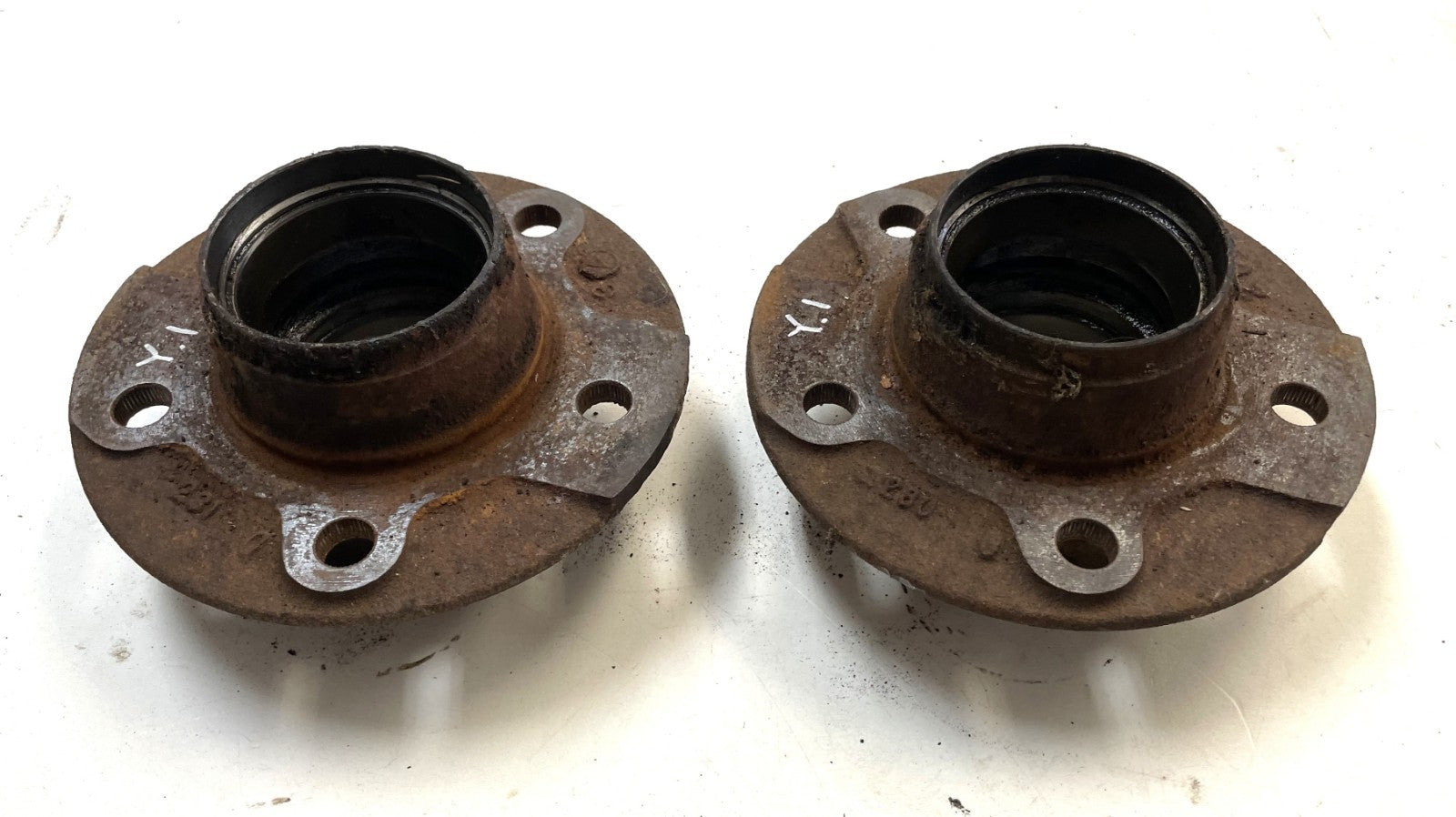 Jeep CJ disc brake bearing hub Dana 30 fits 81-86 CJ5 CJ7 5 bolt hubs (pair)
