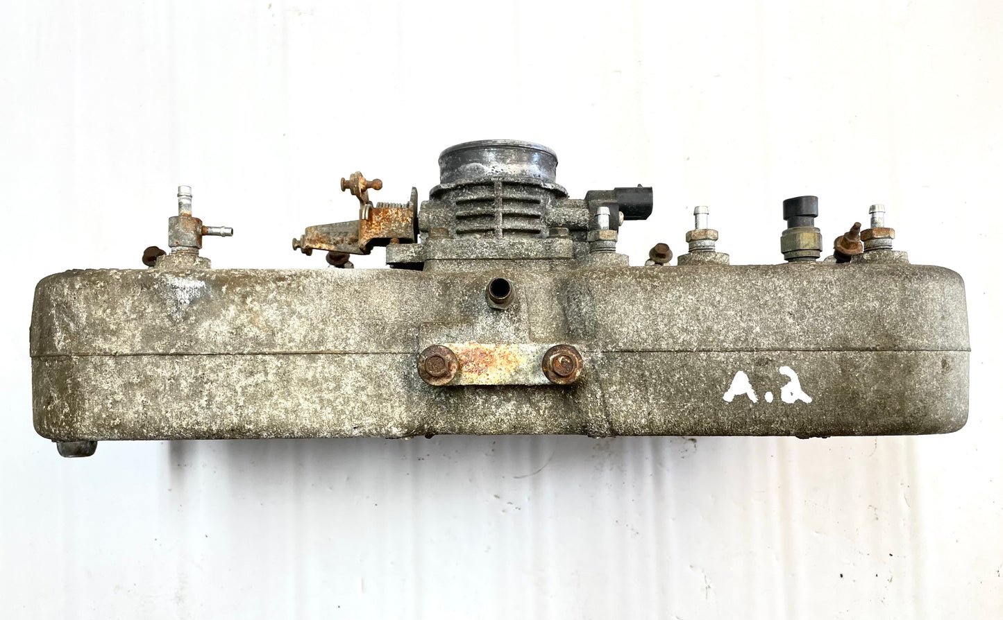 Jeep Wrangler YJ XJ 91-95 4.0 Intake Manifold 33007067  throttle body !