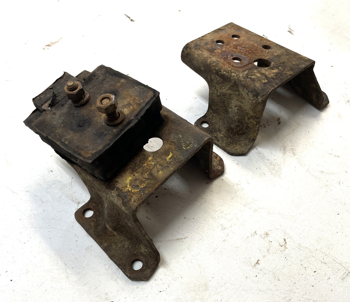 Jeep V8 motor mounts CJ5 CJ7 CJ8 AMC engine side 304 360 401 mount FREE SHIP