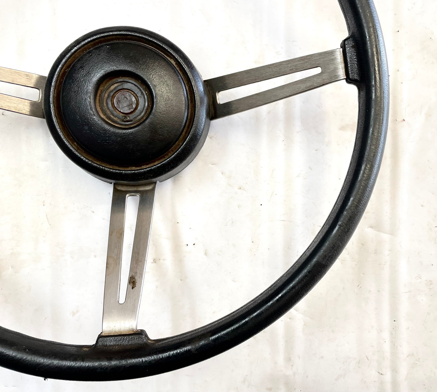 Jeep CJ steering wheel CJ5 CJ7 76-86 AMC horn button black J10 Cherokee AMC FSJ