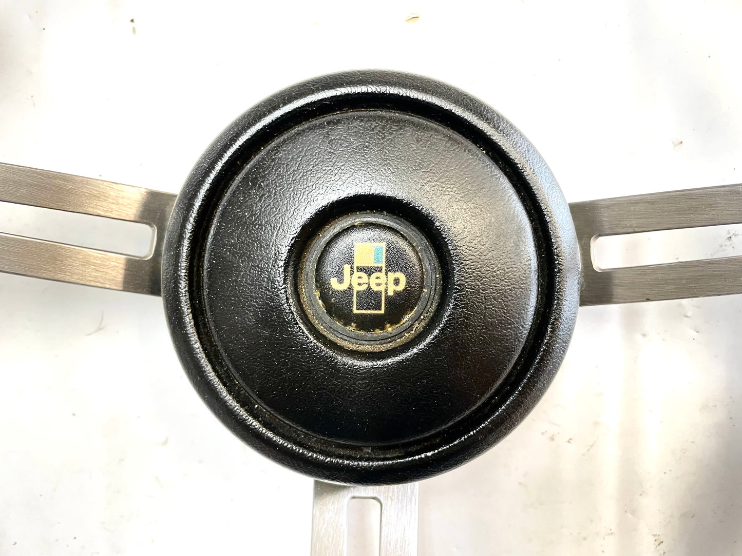 Volante Jeep CJ CJ5 CJ7 76-86 Botón de bocina AMC negro J10 Cherokee AMC FSJ 